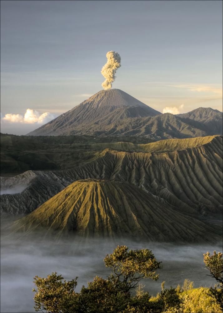 Green volcano Plakát