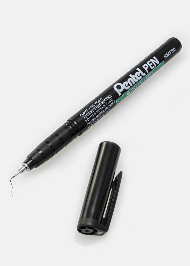 Pentel NMF50 - Cerná Albumové pero - 0,5 mm