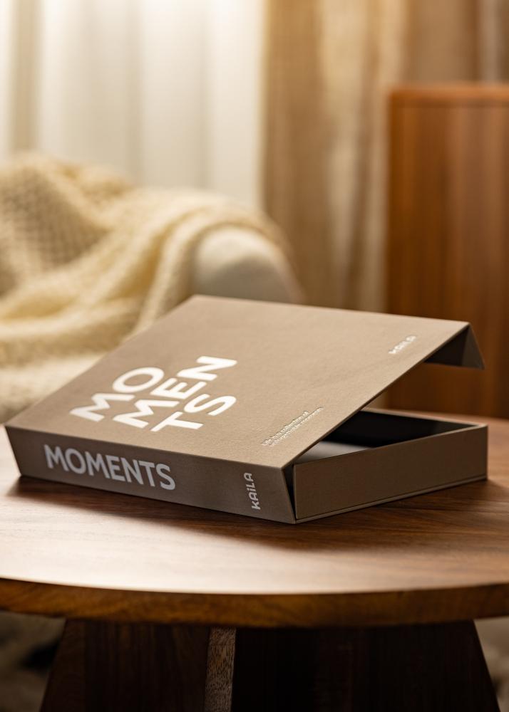 KAILA MOMENTS Grey - Coffee Table Photo Album (60 Cerná Strany / 30 listů)