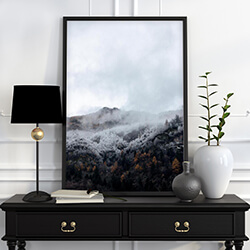 Stylová obrazová stěna se zarovnáním podle linie Obrazová stěna